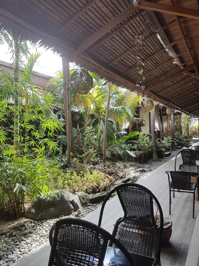 Lawaka Hotel Ampana 외부 사진