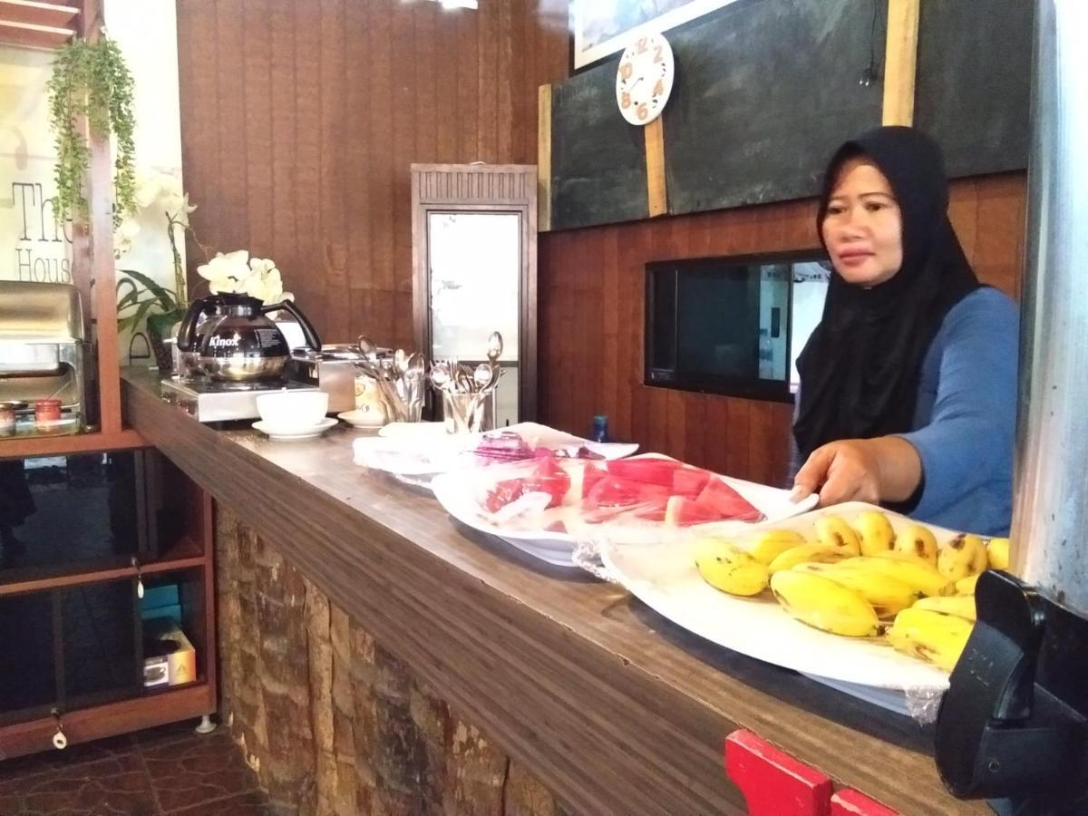 Lawaka Hotel Ampana 외부 사진